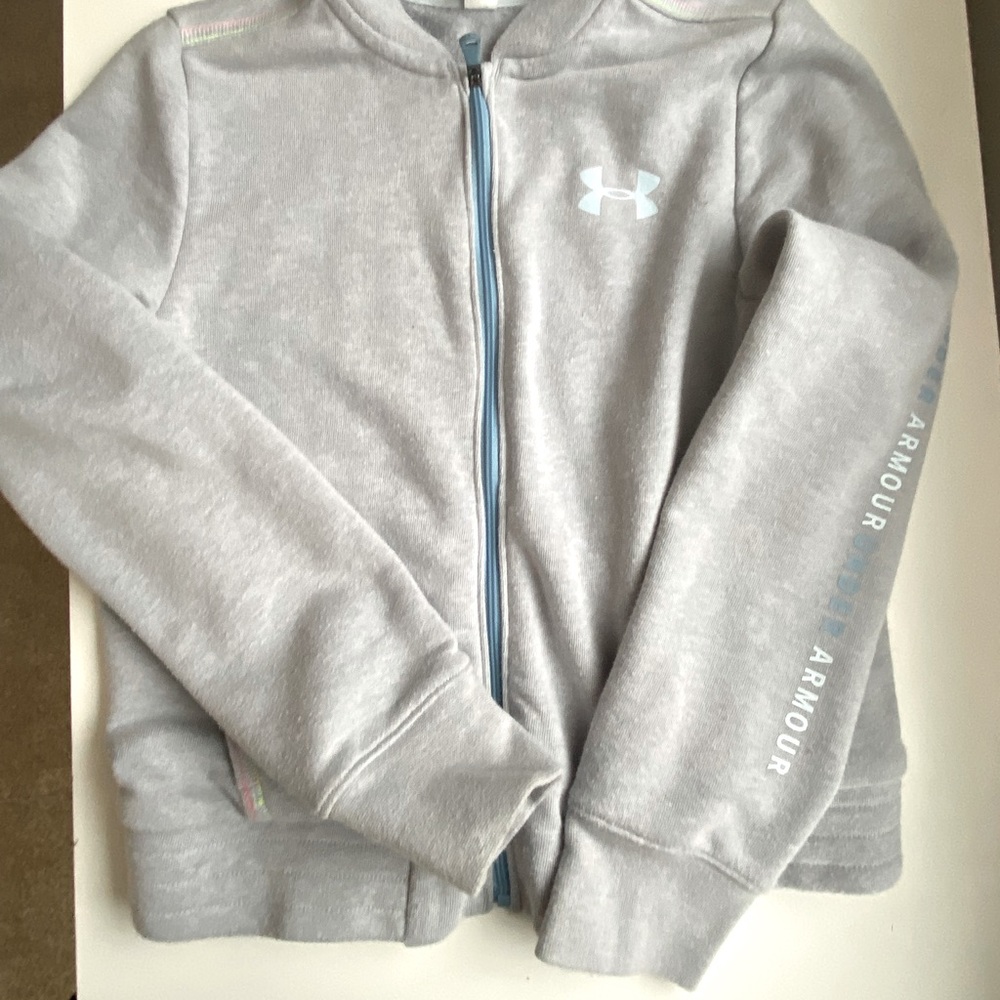 Girls under armour zip up sweatshirt no hood size small